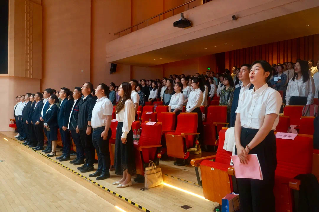 砥礪耕耘結(jié)碩果，匠心育人譜新篇 | 2024-2025學(xué)年第二學(xué)期期中教職工大會(huì)圓滿召開！